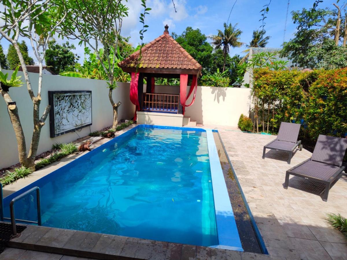 Villa Rosseno - Evelyn Private Pool And Garden Yogyakarta